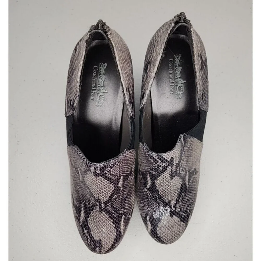 Coach And Four Heels Pumps Gray Python Print Shoe Zip Close Women's Size 8.5 - Picture 3 of 8